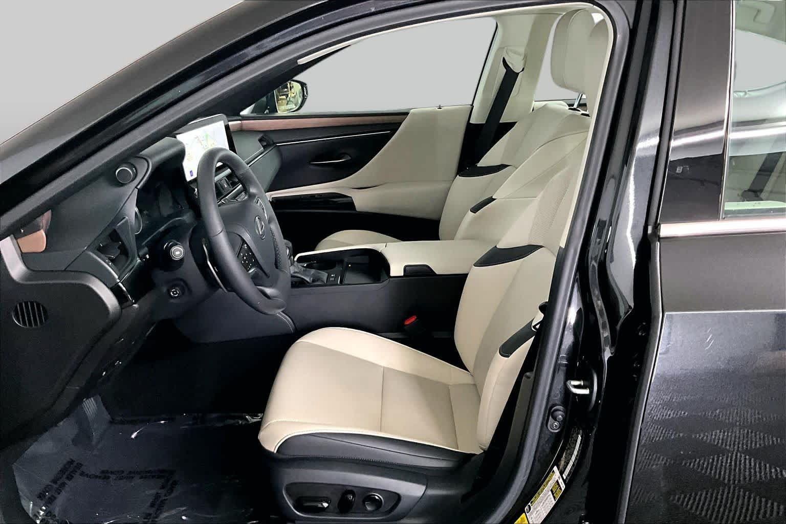 Used 2025 Lexus ES 300h w/ Premium Package FWD image 9