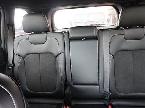 New 2025 Jeep Grand Cherokee Altitude image 9