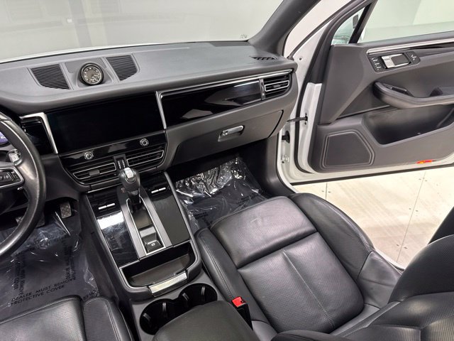 Used 2024 Porsche Macan w/ Premium Plus Package AWD/4WD image 22