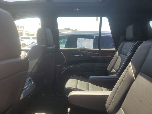 Used 2022 Cadillac Escalade Premium Luxury image 12