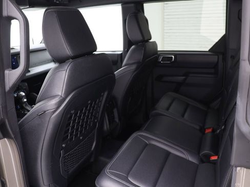 Used 2025 Ford Bronco Badlands image 11