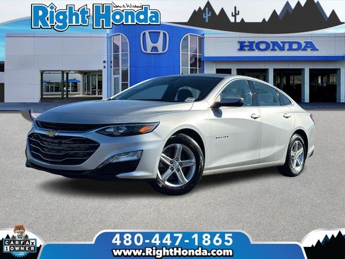 Used 2022 Chevrolet Malibu LT image 1