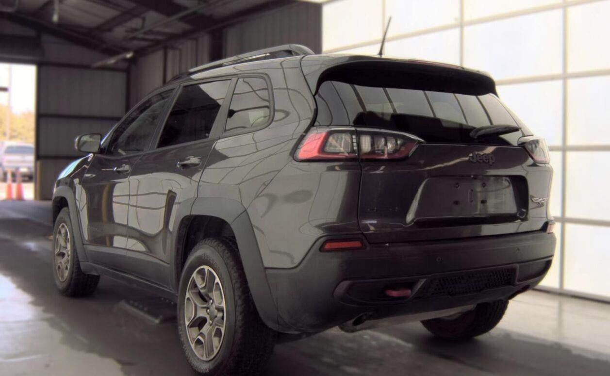 Used 2022 Jeep Cherokee Trailhawk AWD/4WD image 3