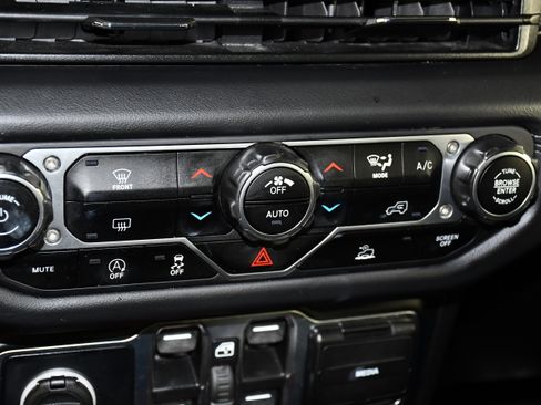 Used 2024 Jeep Wrangler Unlimited Rubicon image 31