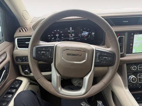 Used 2023 GMC Yukon XL Denali AWD/4WD image 13