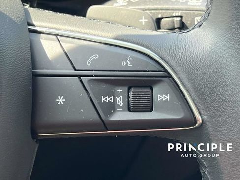 Used 2023 Audi Q8 Premium AWD/4WD image 20