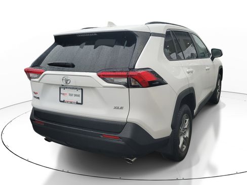 Used 2025 Toyota RAV4 XLE image 6