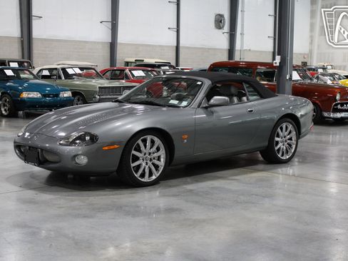 Used 2004 Jaguar XK8 Convertible image 2