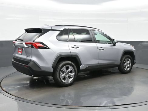 Used 2022 Toyota RAV4 XLE w/ Convenience Package AWD/4WD image 6