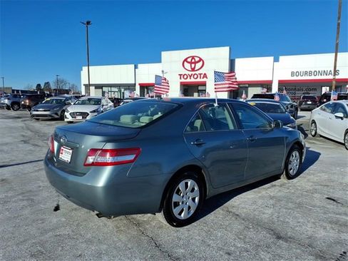 Used 2011 Toyota Camry LE image 3