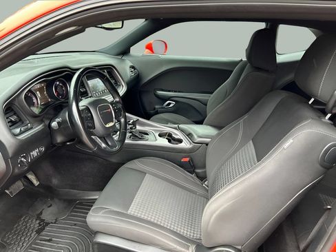 Used 2018 Dodge Challenger SXT RWD image 13