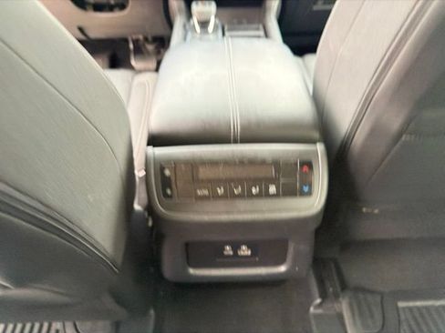 Used 2025 Nissan Pathfinder SV AWD/4WD image 19