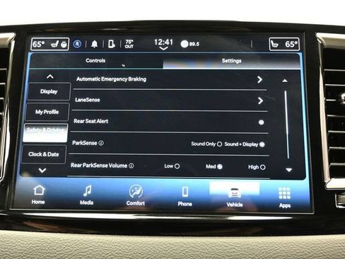 Certified 2024 Chrysler Pacifica Touring-L FWD image 39