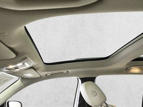 Certified 2022 Mercedes-Benz GLB 250 4MATIC image 17