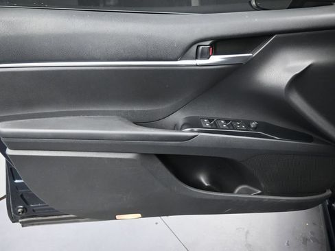 Used 2018 Toyota Camry SE w/ Moonroof Package FWD image 11