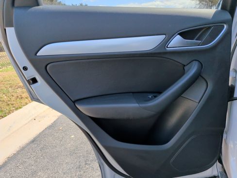 Used 2018 Audi Q3 2.0T Premium Plus image 40