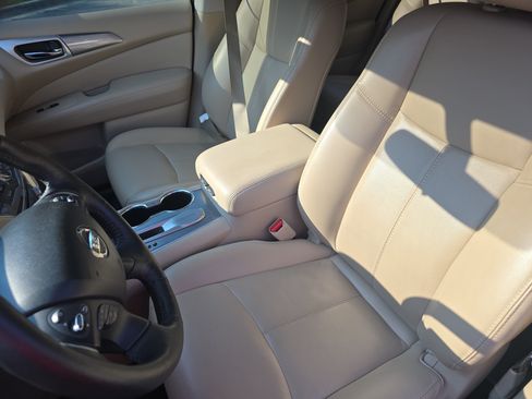 Used 2019 Nissan Pathfinder SL FWD image 14