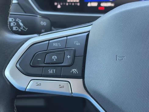 Used 2024 Volkswagen Tiguan SE image 21