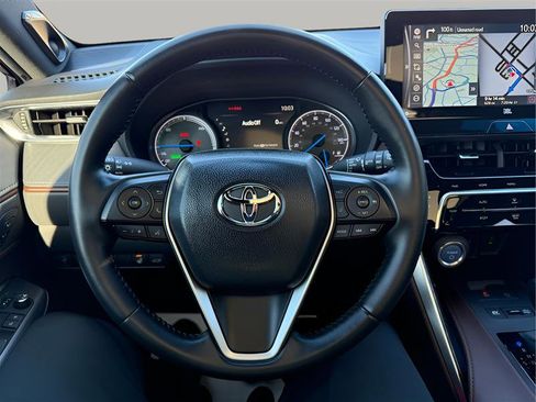 Used 2021 Toyota Venza Limited image 11