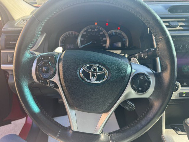 Used 2014 Toyota Camry SE w/ Leather Package FWD image 13