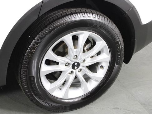 Used 2021 Kia Telluride LX image 11