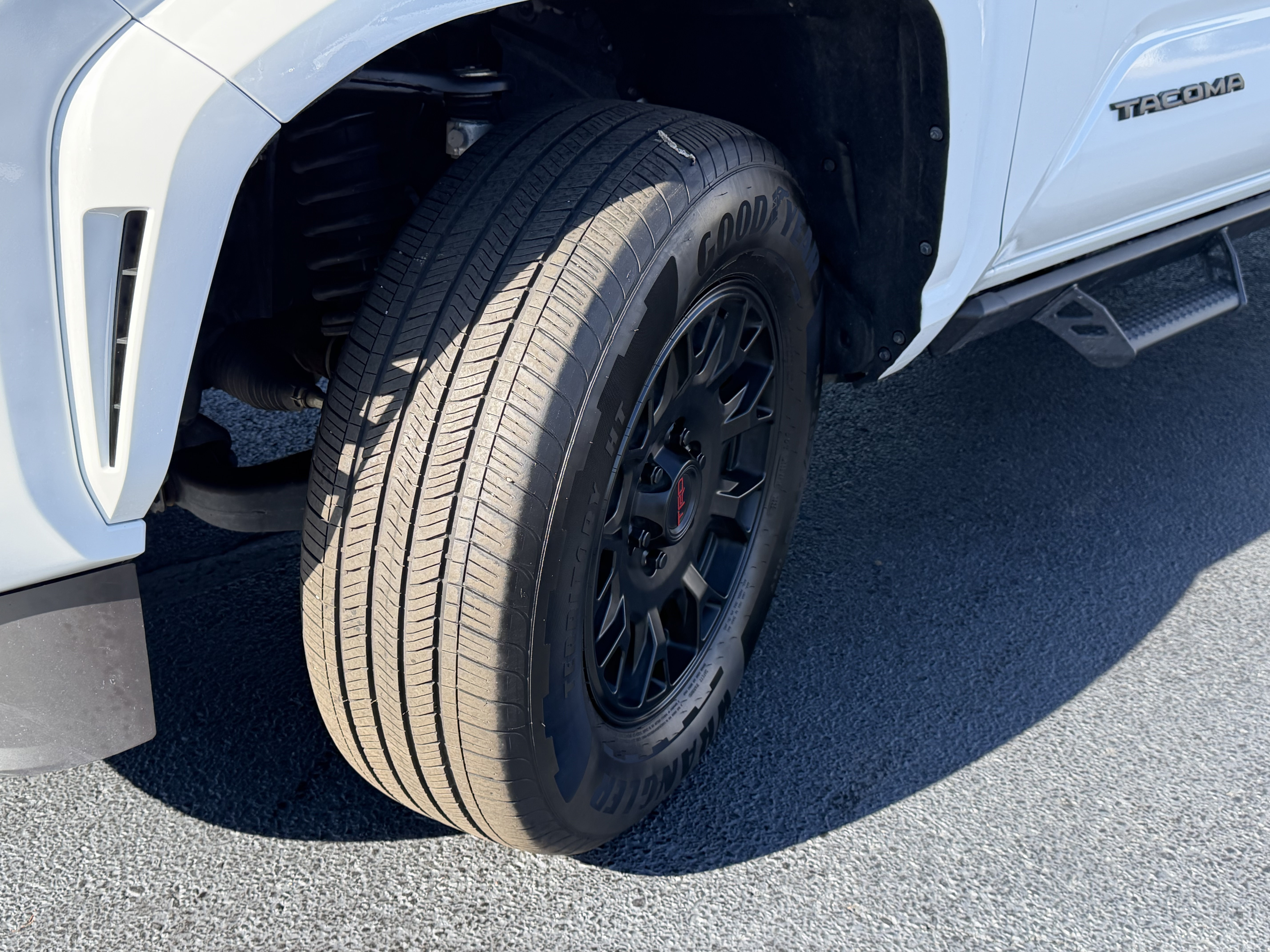 Certified 2025 Toyota Tacoma SR5 AWD/4WD image 11