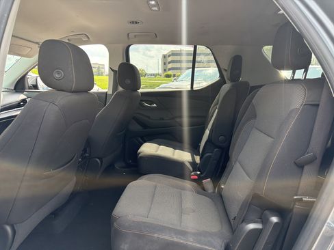 Used 2018 Chevrolet Traverse LT FWD image 19