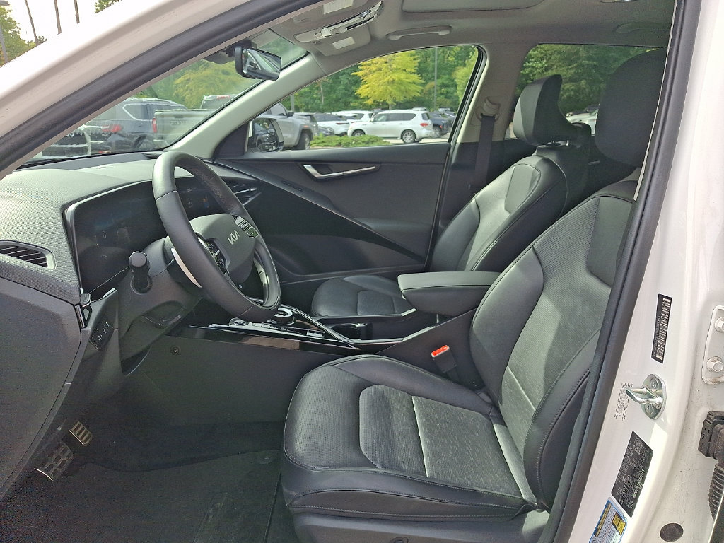 Used 2024 Kia Niro Wave w/ Wave Preserve Package FWD image 13