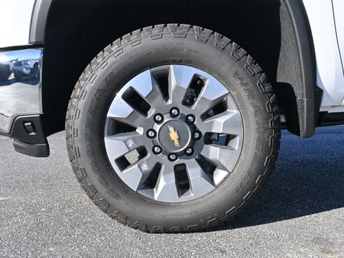 Used 2026 Chevrolet Silverado 2500 LT w/ Safety Package AWD/4WD image 13