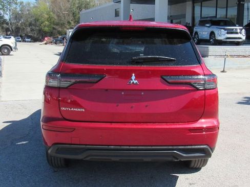 New 2026 Mitsubishi Outlander ES FWD image 3
