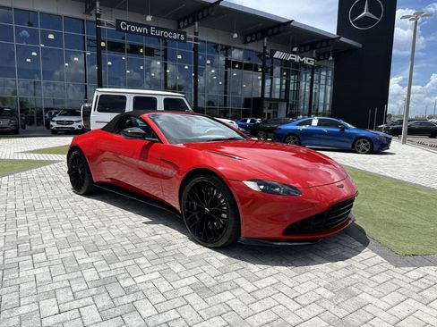 Used 2022 Aston Martin V8 Vantage Roadster RWD image 17