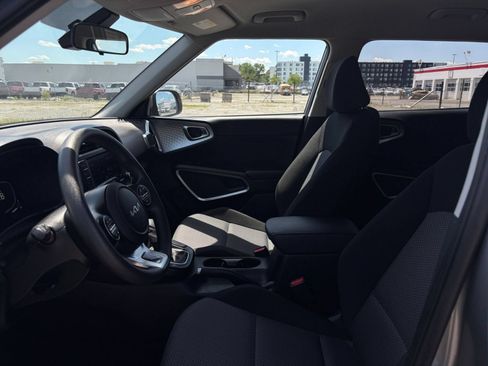 Used 2025 Kia Soul LX w/ LX Technology Package FWD image 22