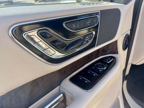 Used 2019 Lincoln Navigator Select w/ Technology Package RWD image 13