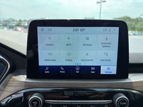 Used 2020 Ford Escape Titanium AWD/4WD image 31