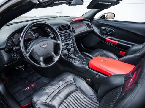 Used 2001 Chevrolet Corvette Convertible w/ Preferred Equipment Group2 RWD image 2