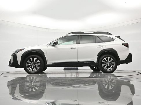 Used 2025 Subaru Outback Limited AWD/4WD image 43