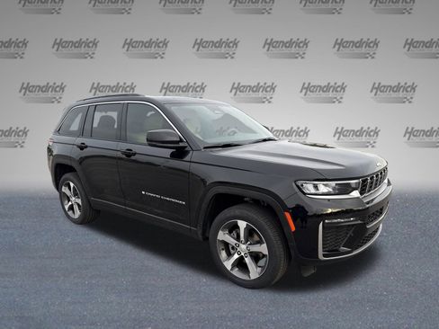 New 2026 Jeep Grand Cherokee Limited RWD image 2
