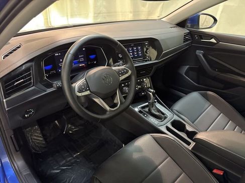 Certified 2022 Volkswagen Jetta SE image 25