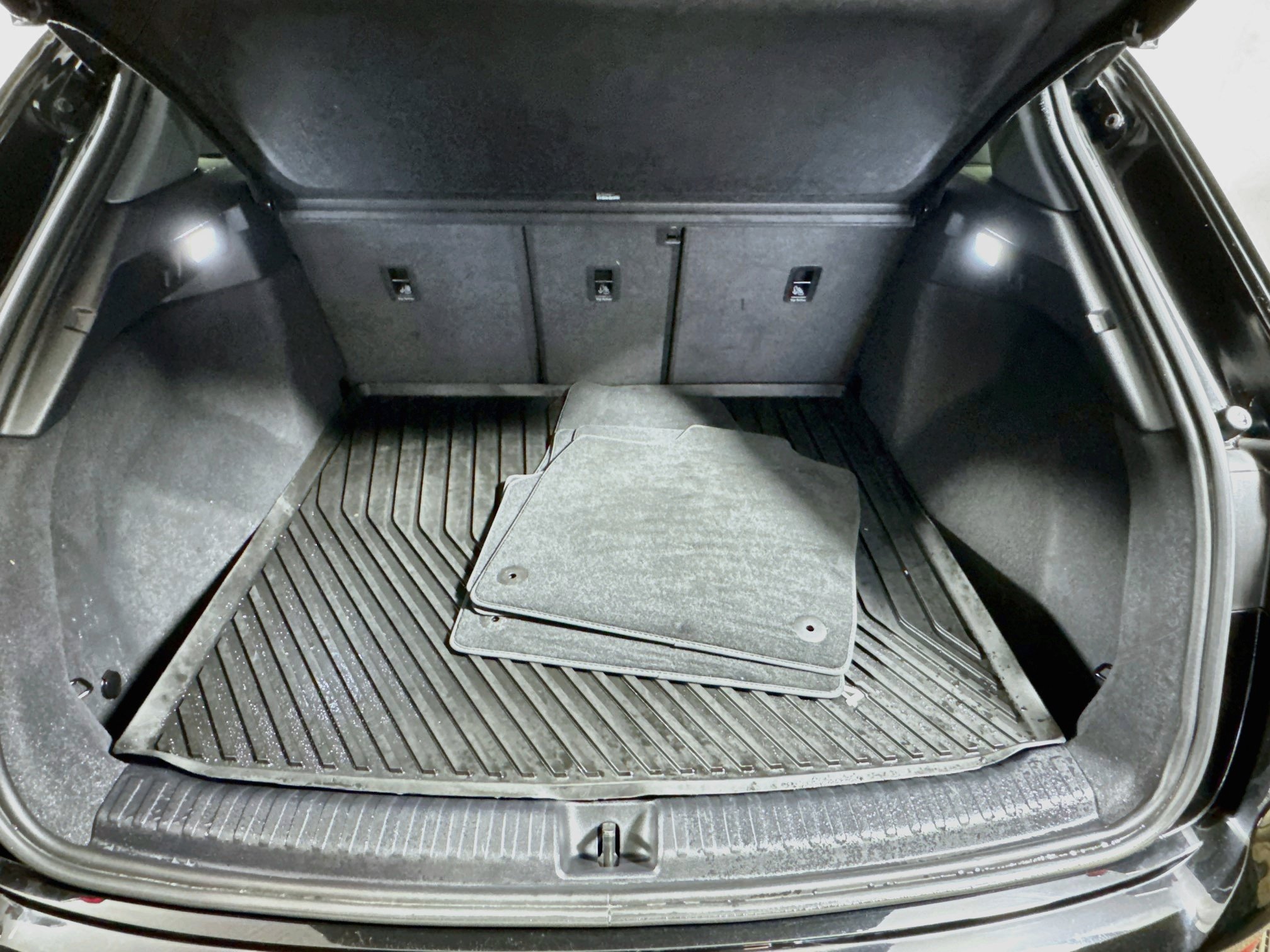 Used 2024 Audi Q4 e-tron Premium Plus AWD/4WD image 25