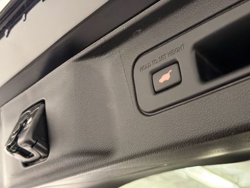 Used 2025 Honda Pilot EX-L image 9