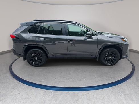 Used 2024 Toyota RAV4 XSE AWD/4WD image 4