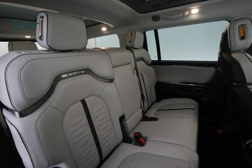 Used 2023 Rivian R1S Launch Edition Quad AWD/4WD image 5