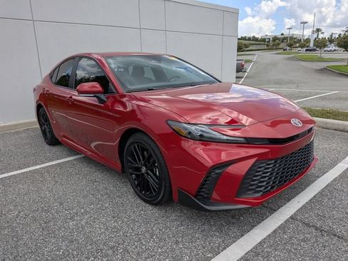 Used 2025 Toyota Camry SE w/ Convenience Package FWD image 1