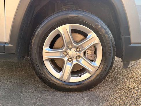 Used 2024 Jeep Compass Latitude AWD/4WD image 29