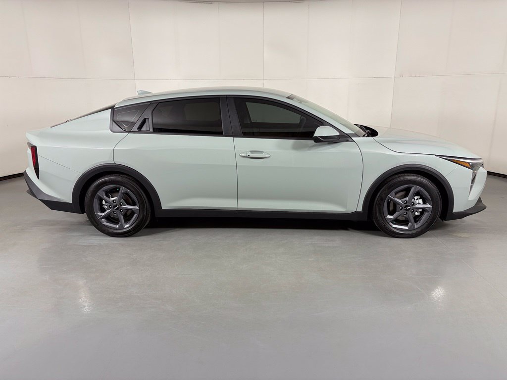 New 2026 Kia K4 FWD image 18