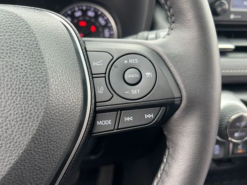 Used 2020 Toyota RAV4 XLE Premium image 26