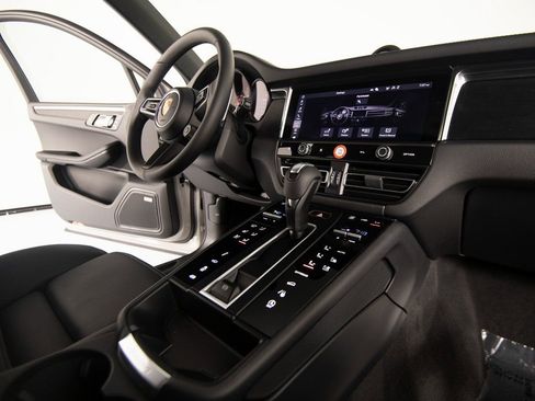 New 2026 Porsche Macan GTS image 30