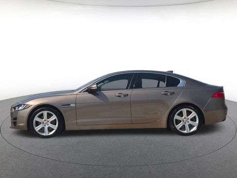 Used 2017 Jaguar XE Premium RWD image 8