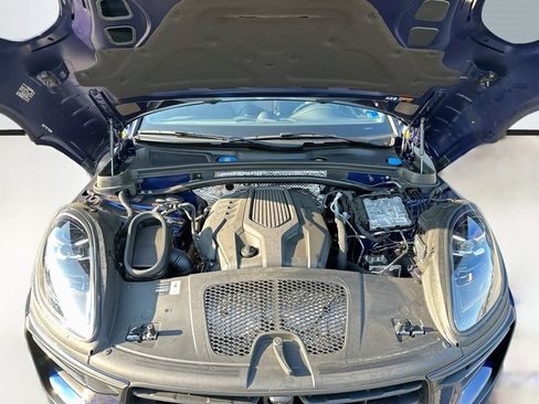 Certified 2026 Porsche Macan AWD/4WD image 32