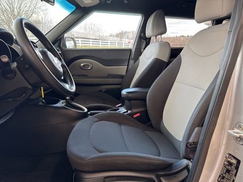 Used 2017 Kia Soul w/ Convenience Package image 9